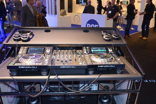 Denon DJ Console 1